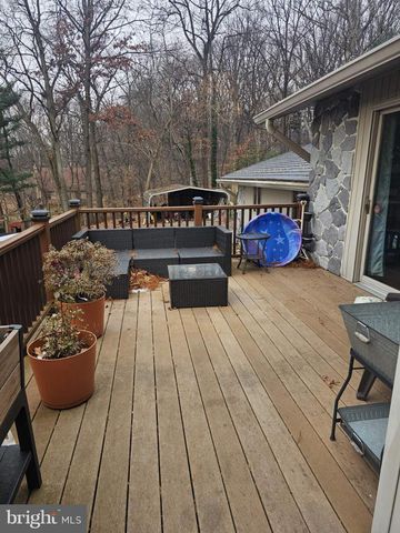 1505 COUNTY LINE RD, York Springs, PA 17372