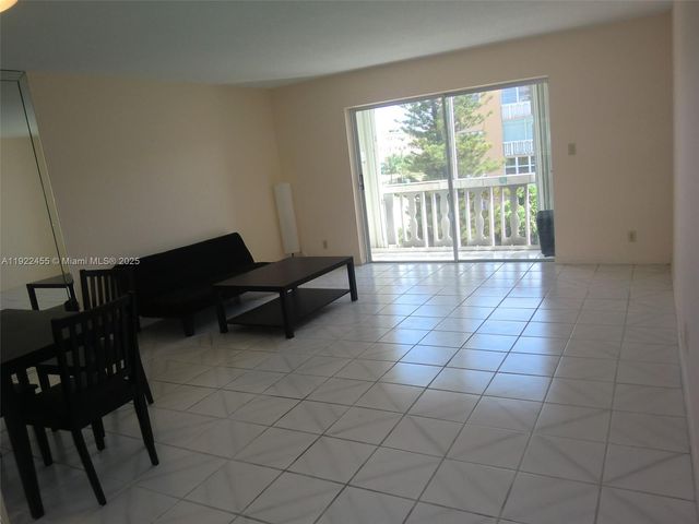 233 NE 14th Ave 402, Hallandale Beach, FL 33009