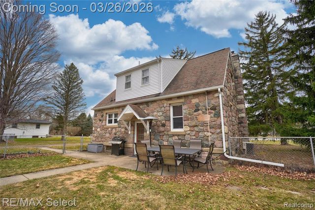 3360 N Elms Road, Flushing, MI 48433