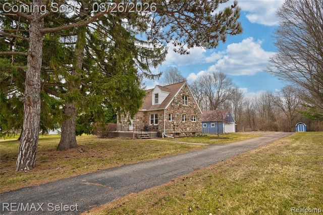 3360 N Elms Road, Flushing, MI 48433