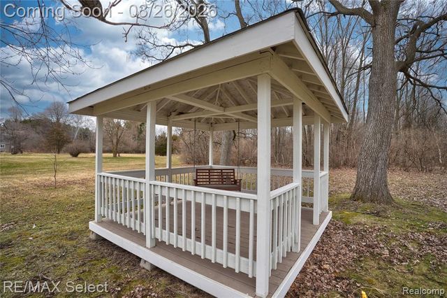 3360 N Elms Road, Flushing, MI 48433