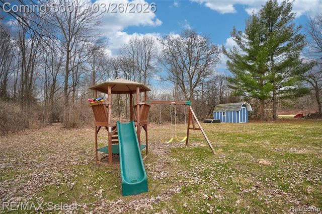 3360 N Elms Road, Flushing, MI 48433