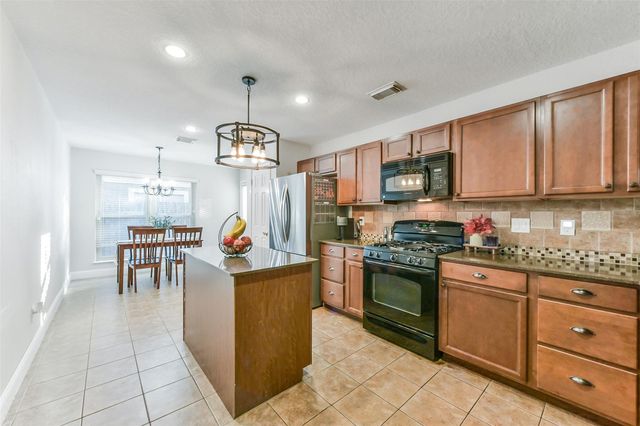 4010 Spring Branch Drive W, Pearland, TX 77584