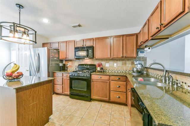 4010 Spring Branch Drive W, Pearland, TX 77584