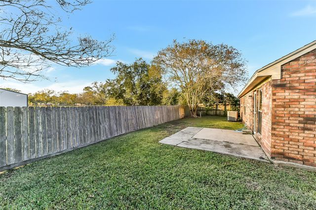 4010 Spring Branch Drive W, Pearland, TX 77584