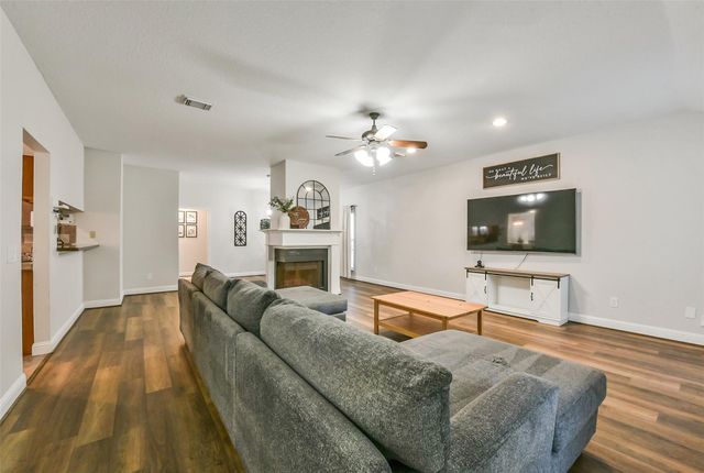 4010 Spring Branch Drive W, Pearland, TX 77584