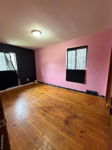 23750 Wildwood Street, Oak Park, MI 48237