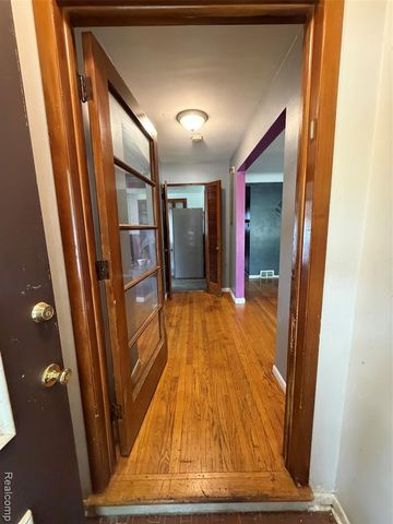 23750 Wildwood Street, Oak Park, MI 48237