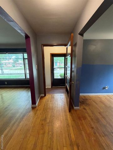 23750 Wildwood Street, Oak Park, MI 48237