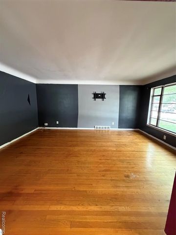 23750 Wildwood Street, Oak Park, MI 48237