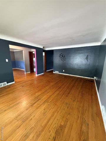 23750 Wildwood Street, Oak Park, MI 48237
