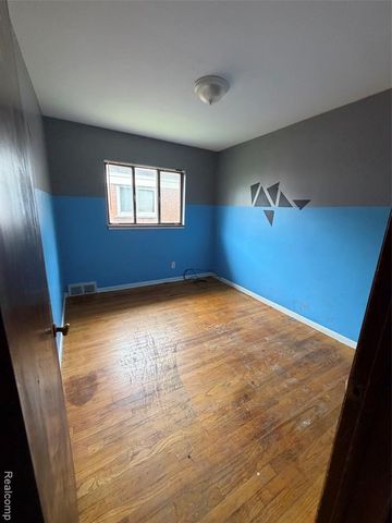 23750 Wildwood Street, Oak Park, MI 48237
