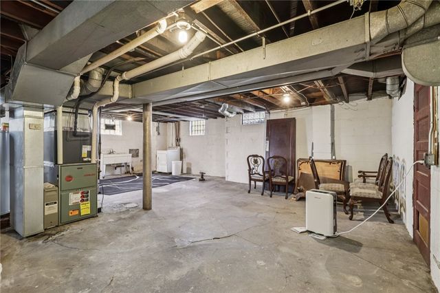 2011 Ridge Ave, Arnold, PA 15068