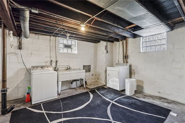 2011 Ridge Ave, Arnold, PA 15068