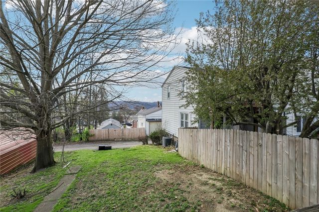 2011 Ridge Ave, Arnold, PA 15068