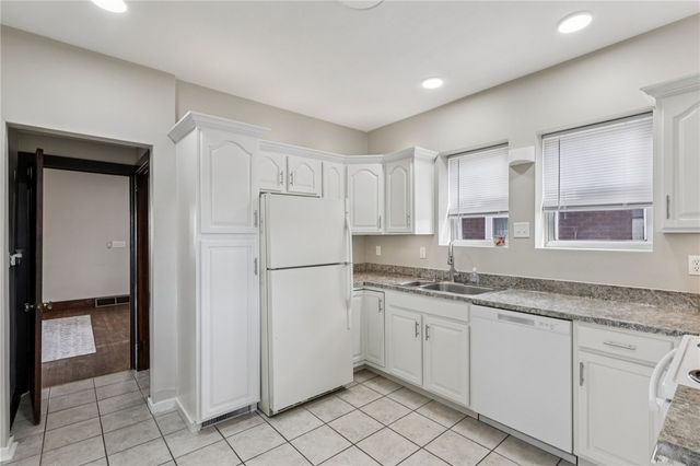 2011 Ridge Ave, Arnold, PA 15068