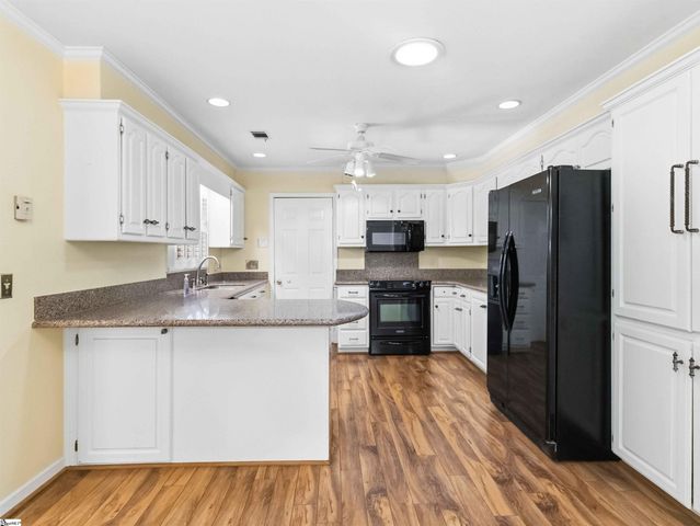 4 Parkins Place, Greenville, SC 29607