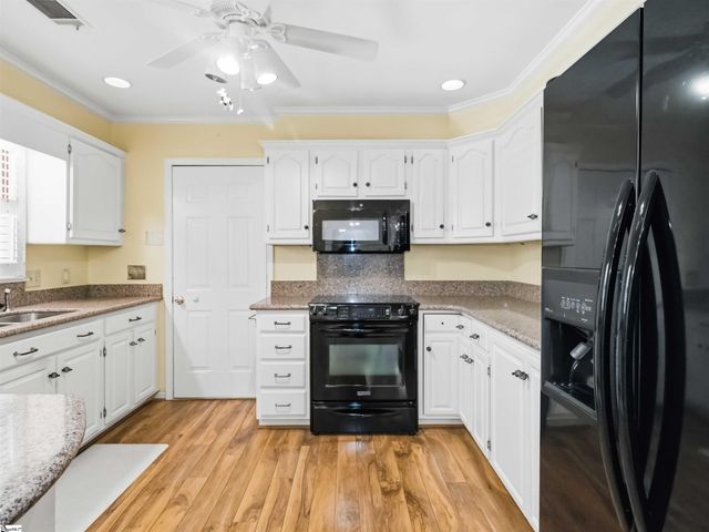 4 Parkins Place, Greenville, SC 29607