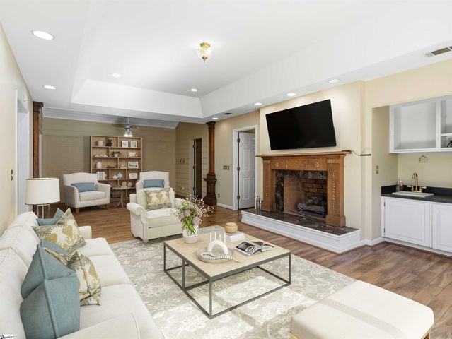 4 Parkins Place, Greenville, SC 29607