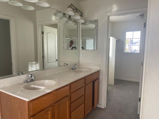 1006 Papaya Street, Madera, CA 93638