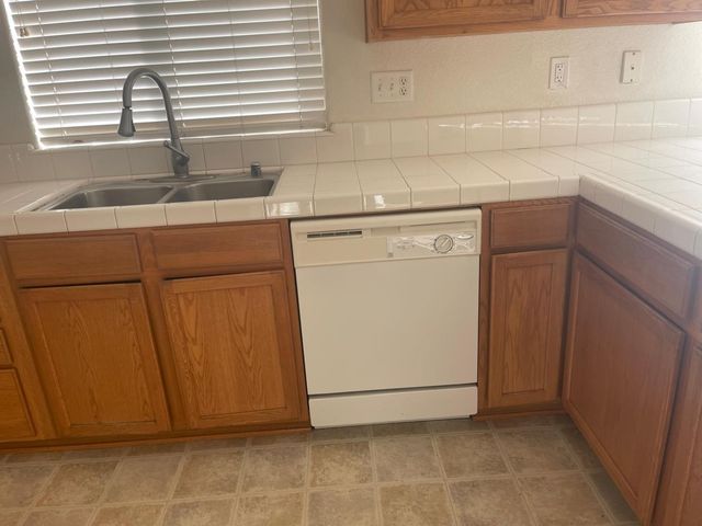 1006 Papaya Street, Madera, CA 93638