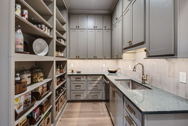 3226 CADDIS LN, Germantown, TN 38138