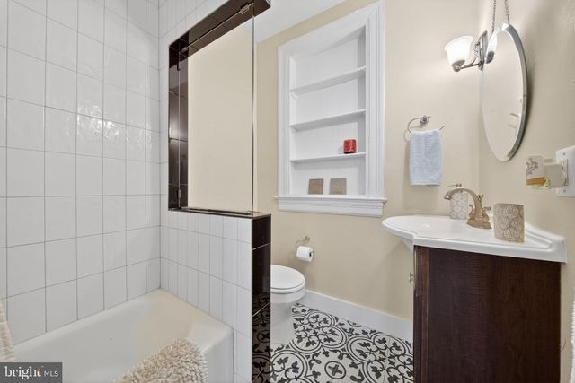 527 SHEPHERD ST NW, Washington, DC 20011