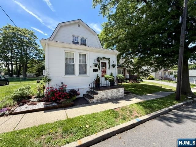 31 Hope Street, Nutley, NJ 07110