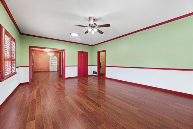 1106 Avenue O, Huntsville, TX 77340