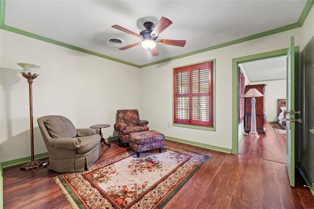 1106 Avenue O, Huntsville, TX 77340