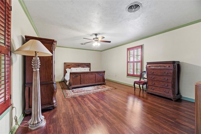 1106 Avenue O, Huntsville, TX 77340