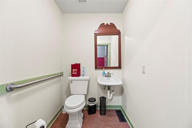 1106 Avenue O, Huntsville, TX 77340