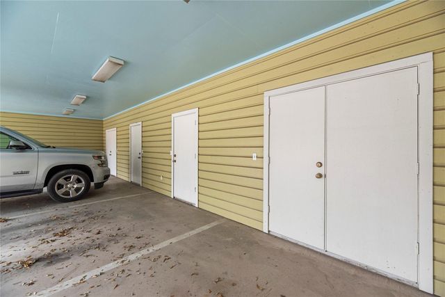 1106 Avenue O, Huntsville, TX 77340