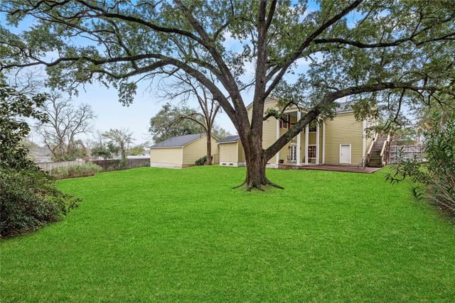 1106 Avenue O, Huntsville, TX 77340