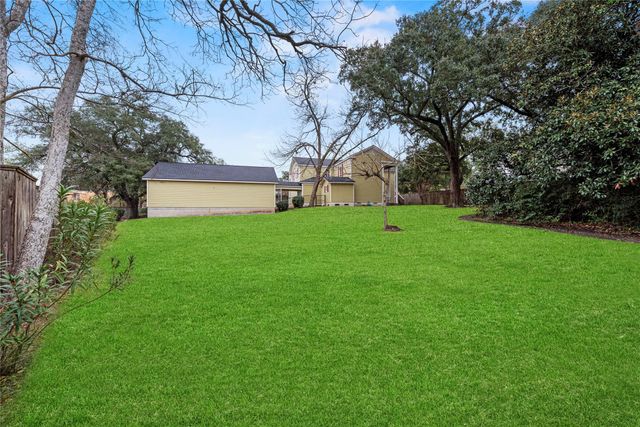 1106 Avenue O, Huntsville, TX 77340