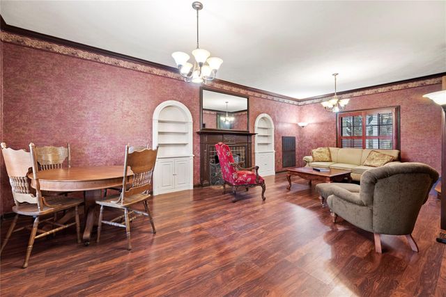 1106 Avenue O, Huntsville, TX 77340