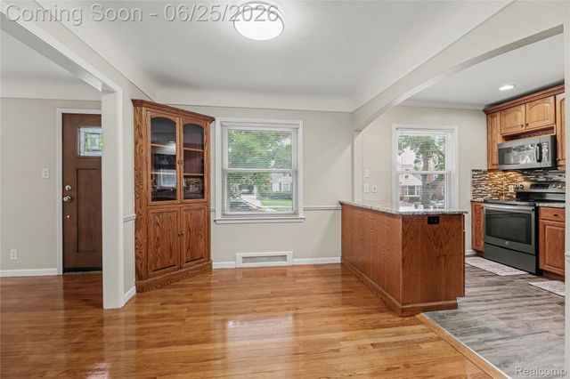 4427 Groveland Avenue, Royal Oak, MI 48073