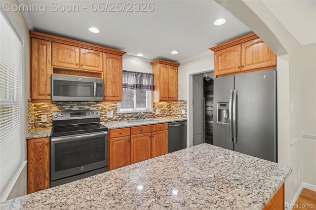 4427 Groveland Avenue, Royal Oak, MI 48073