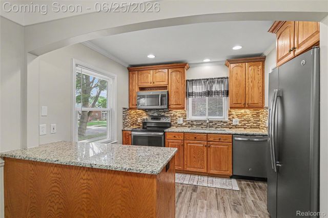 4427 Groveland Avenue, Royal Oak, MI 48073