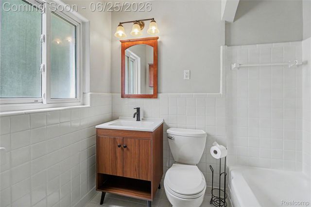 4427 Groveland Avenue, Royal Oak, MI 48073