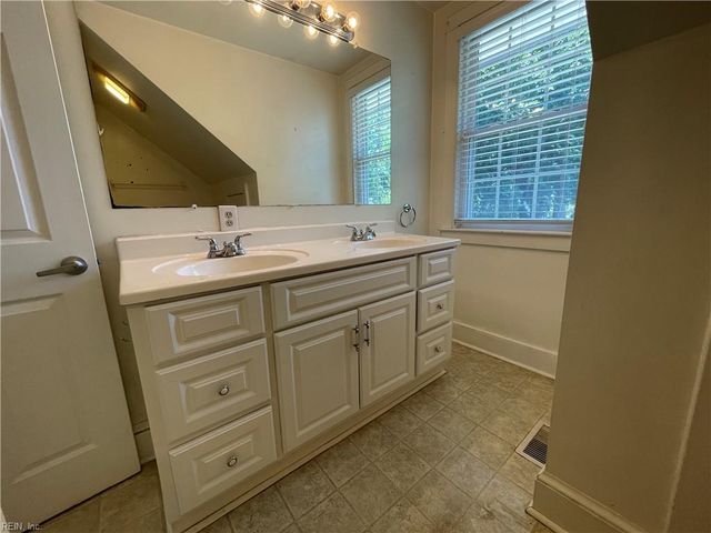 223 E Lorengo AVE, Norfolk, VA 23503