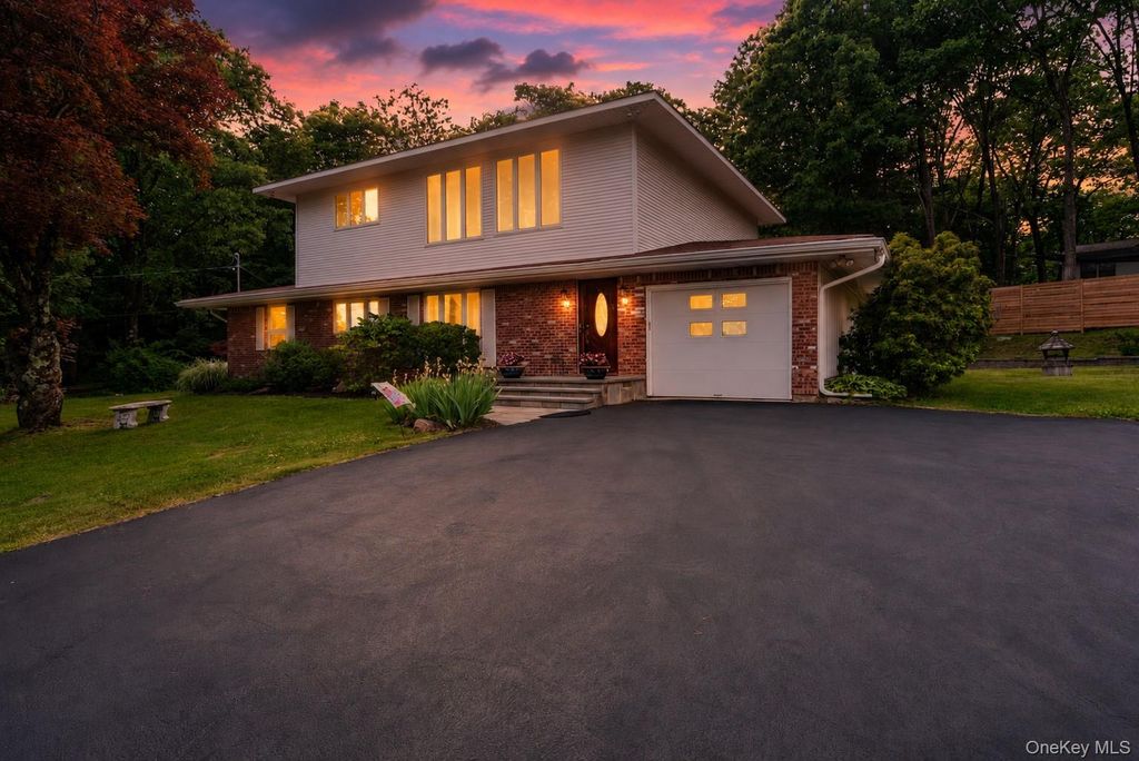27 Margaret Road, Monroe, NY 10950