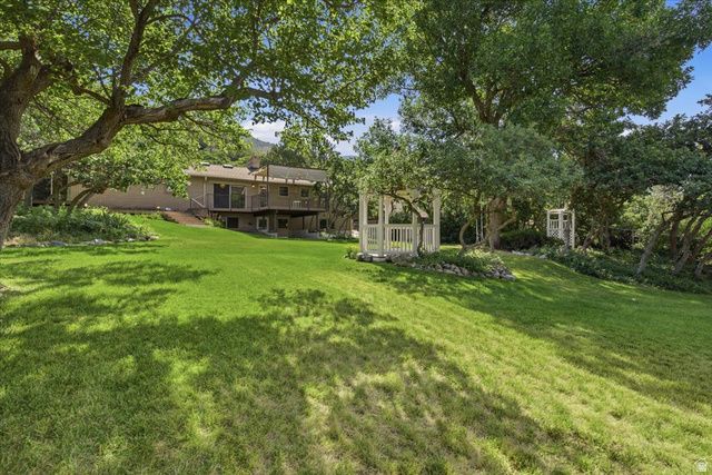 2465 E WOODLAND DR, Ogden, UT 84403