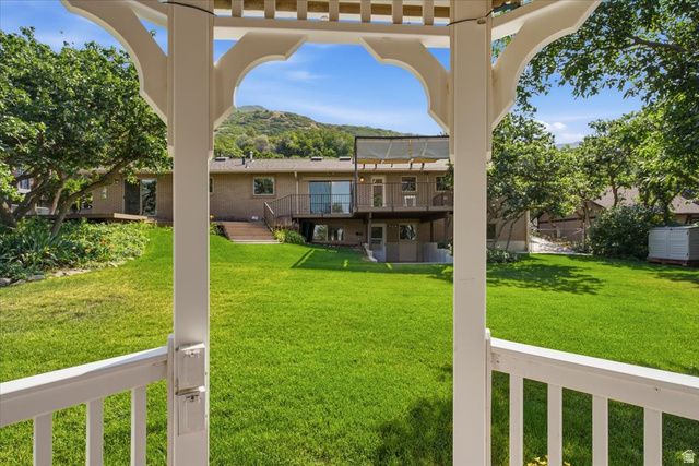 2465 E WOODLAND DR, Ogden, UT 84403