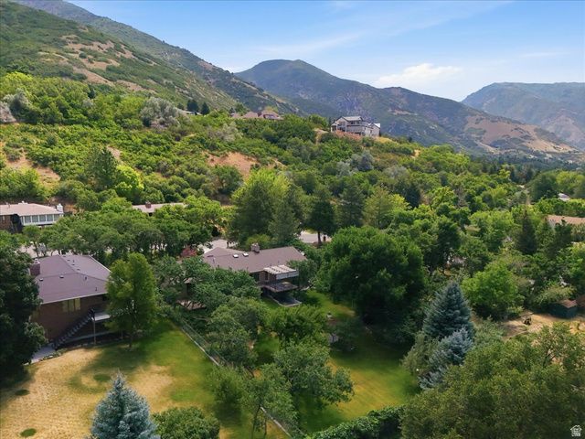 2465 E WOODLAND DR, Ogden, UT 84403