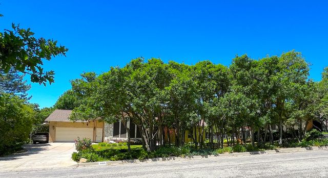 2465 E WOODLAND DR, Ogden, UT 84403