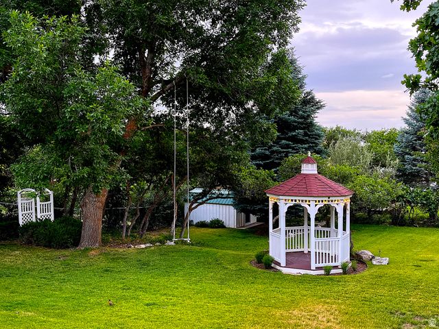 2465 E WOODLAND DR, Ogden, UT 84403