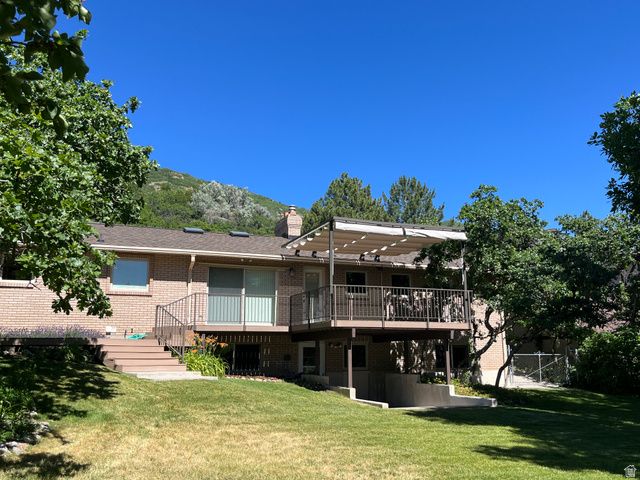 2465 E WOODLAND DR, Ogden, UT 84403