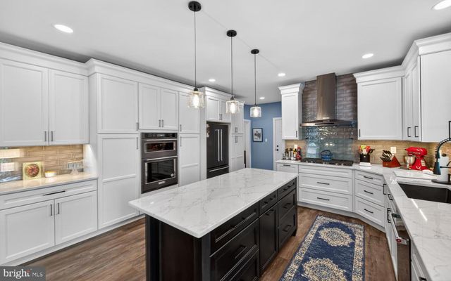 210 JORDAN DR, Gilbertsville, PA 19525