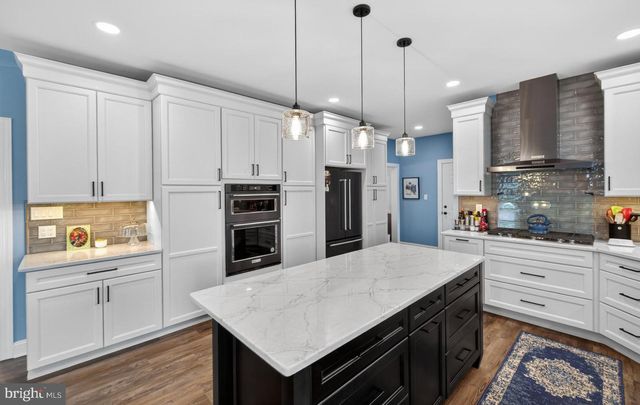 210 JORDAN DR, Gilbertsville, PA 19525